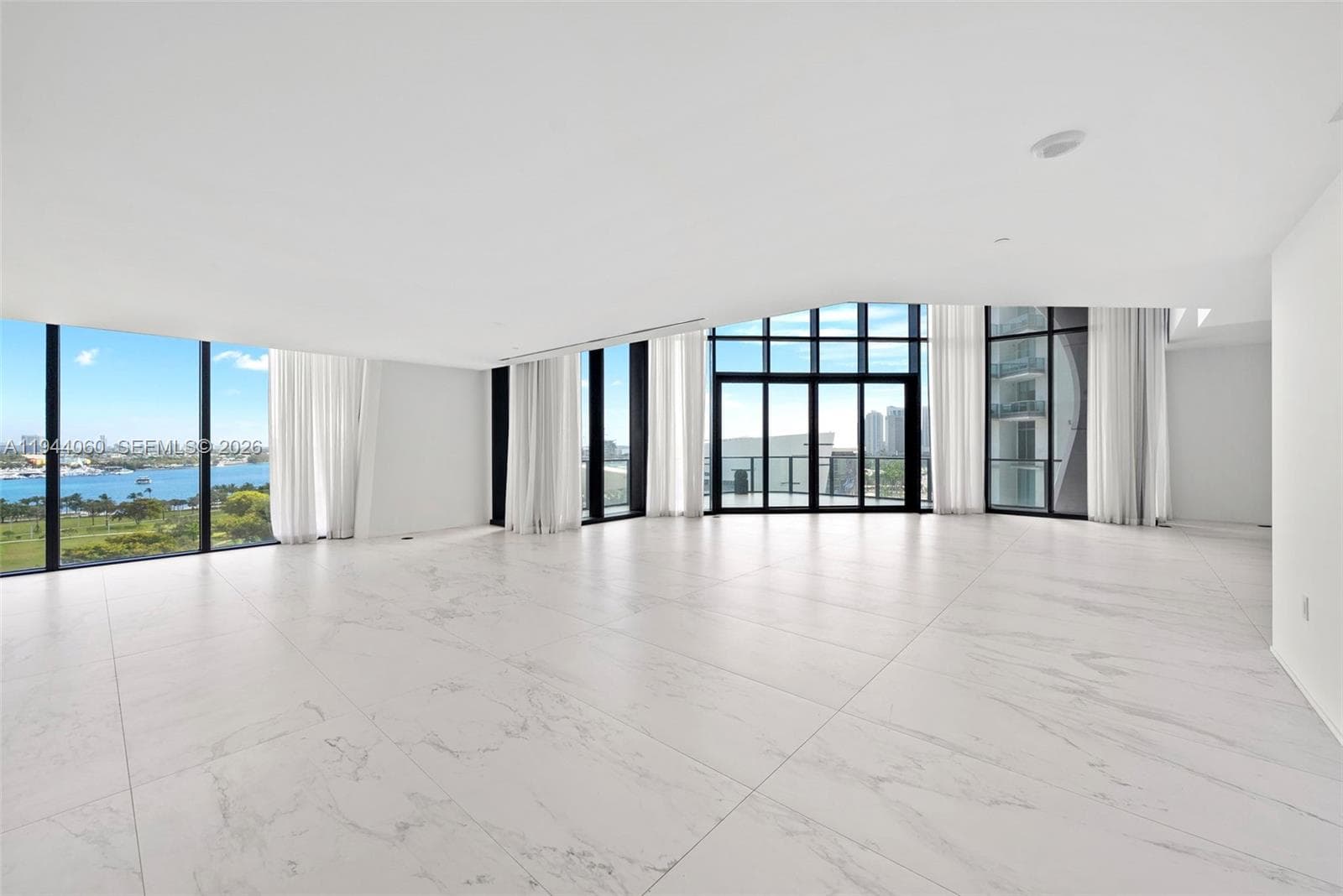 1000 Biscayne Blvd TH1201 photo 17