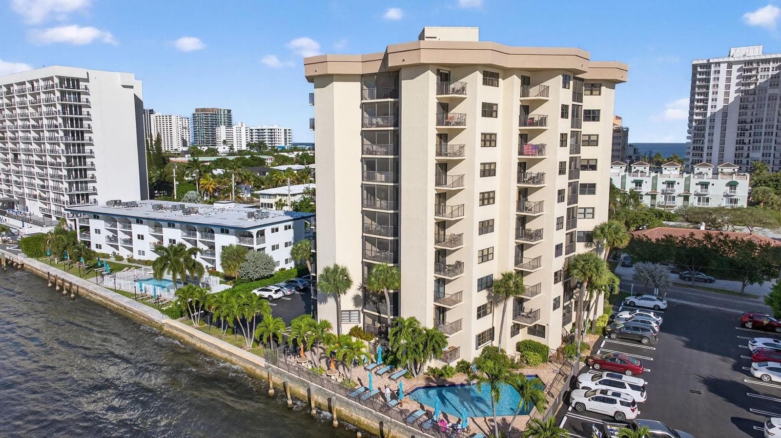 501 N Riverside Drive #301 1