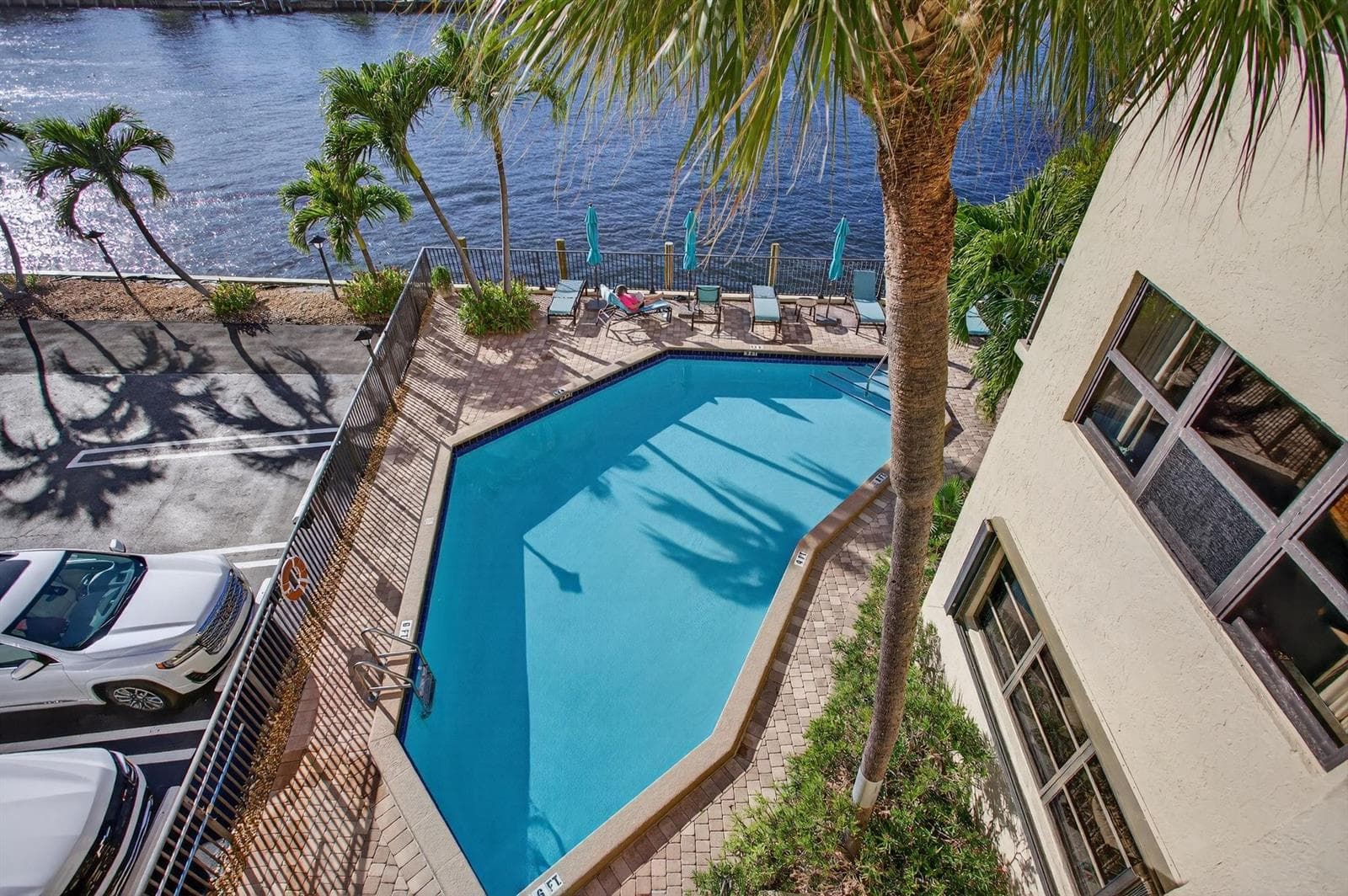 501 N Riverside Drive #301 4