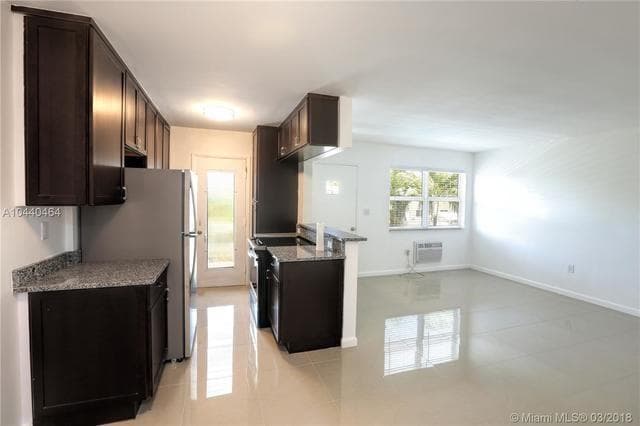 1820 Venice Park Drive #205 4
