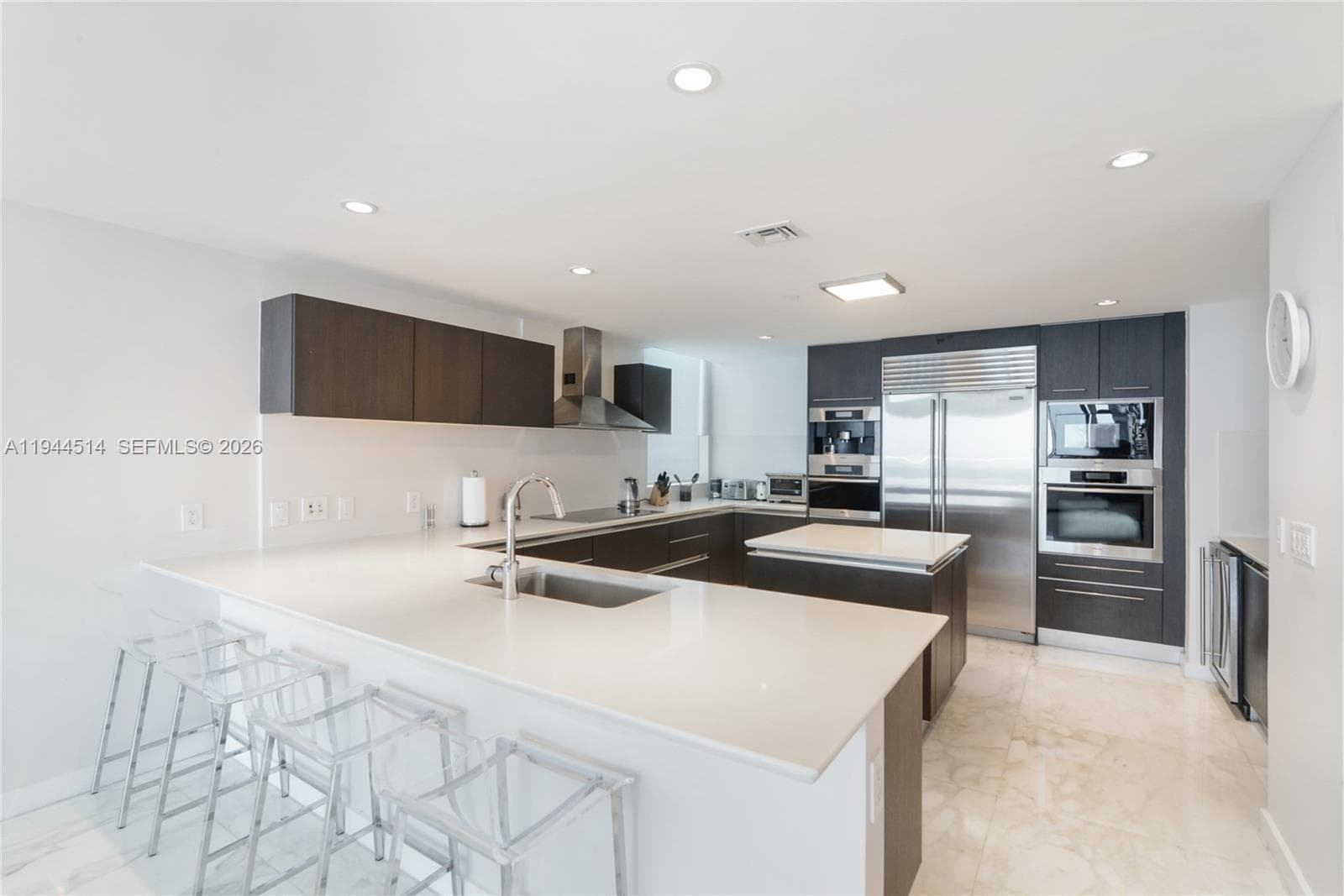 17001 Collins Ave 4