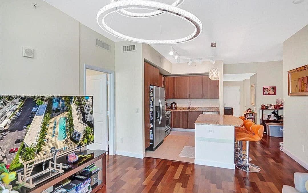 1945 Ocean Dr 3
