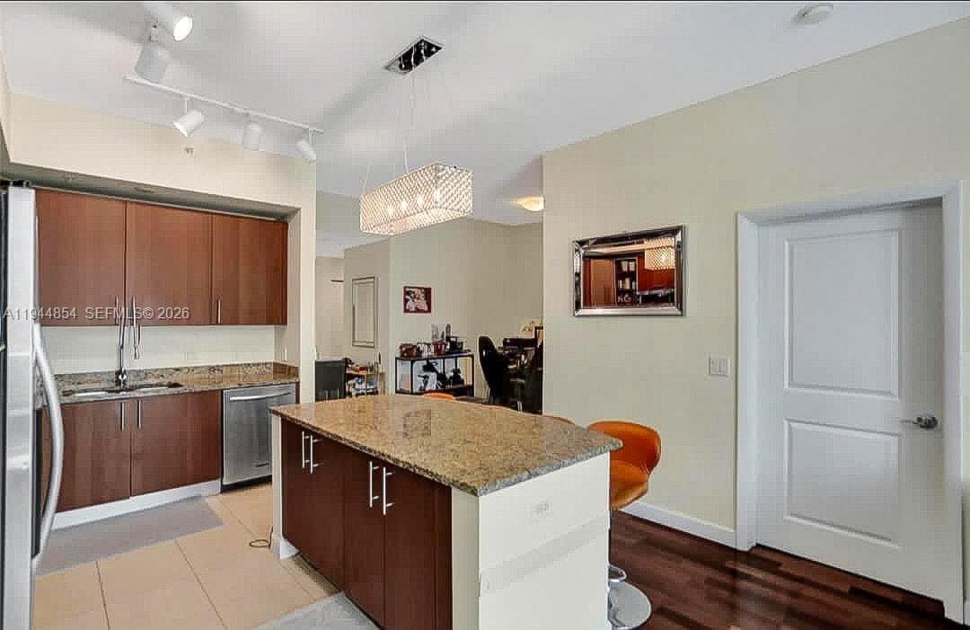 1945 Ocean Dr 4