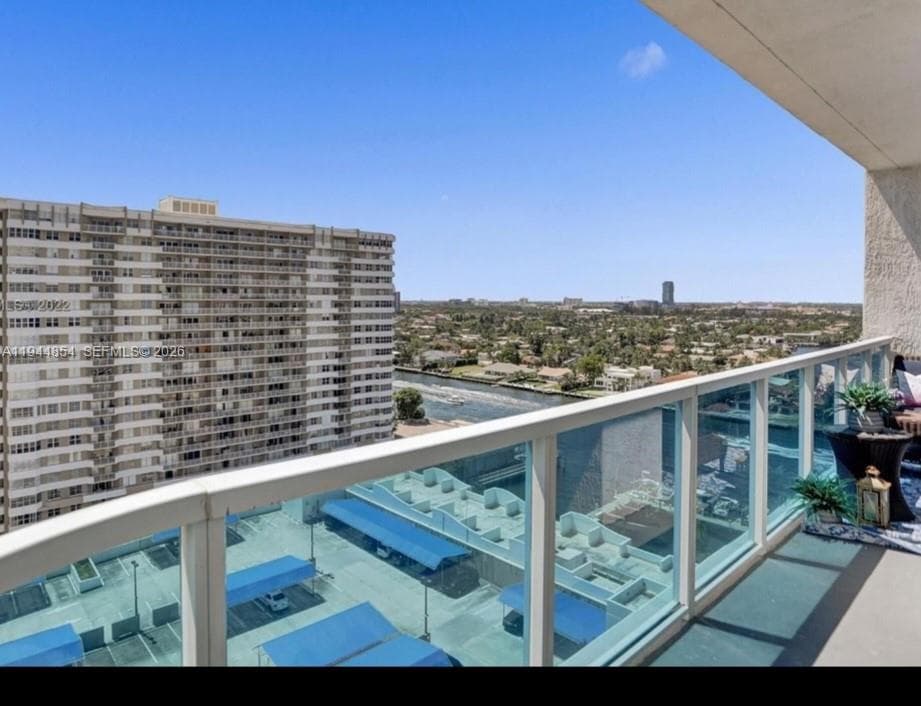 1945 Ocean Dr 1405 photo 8