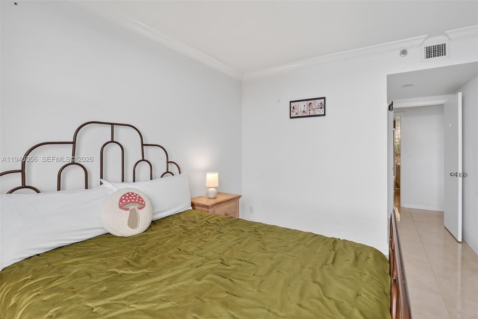 1000 Island Blvd 312 photo 23