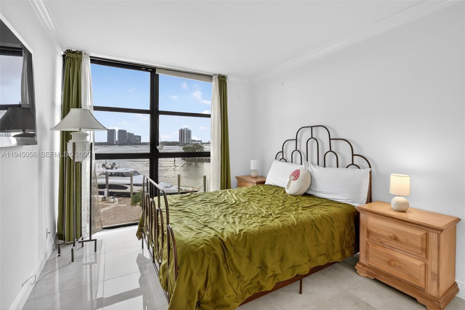 1000 Island Blvd 312 photo 22