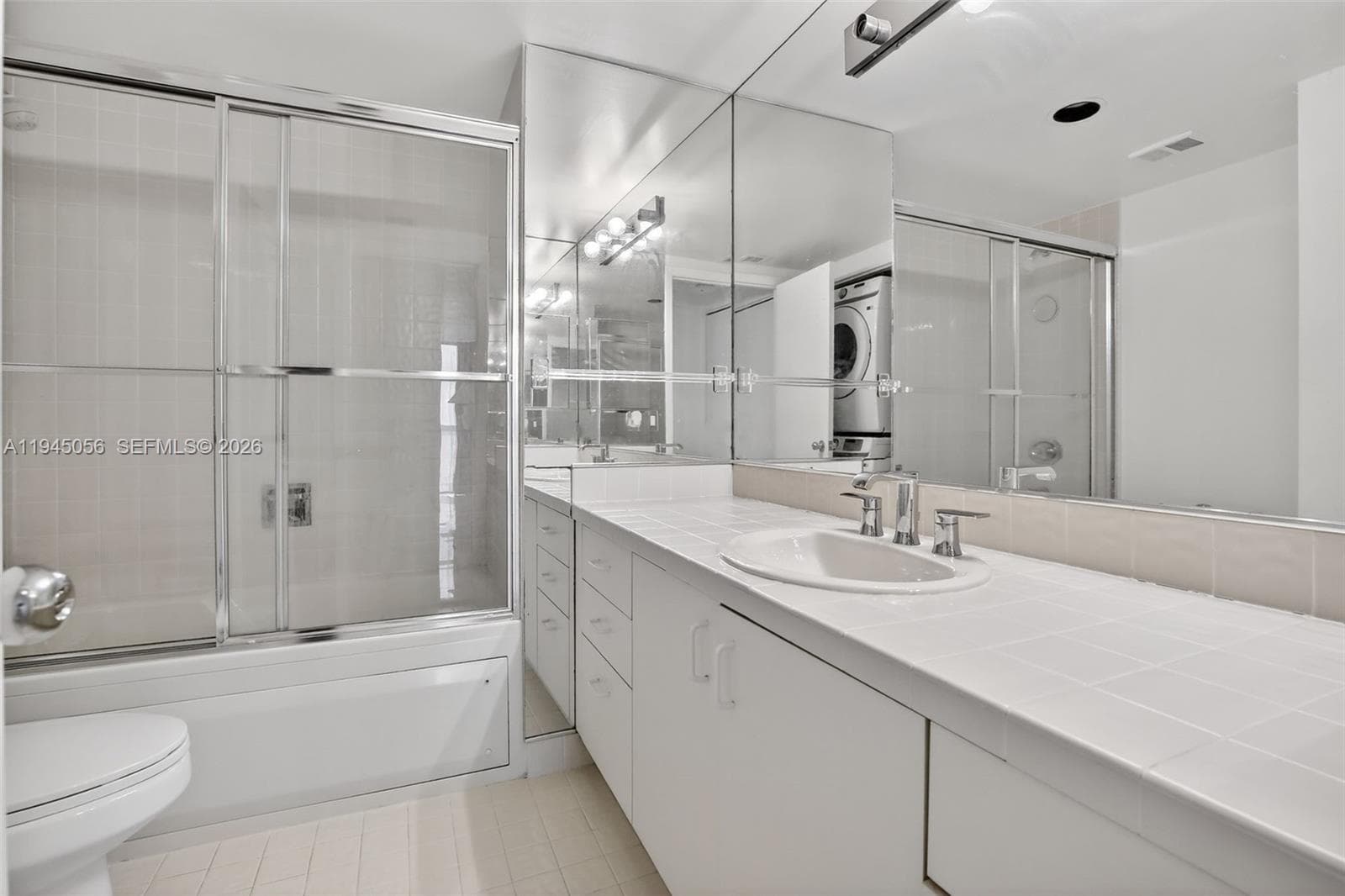 1000 Island Blvd 312 photo 24