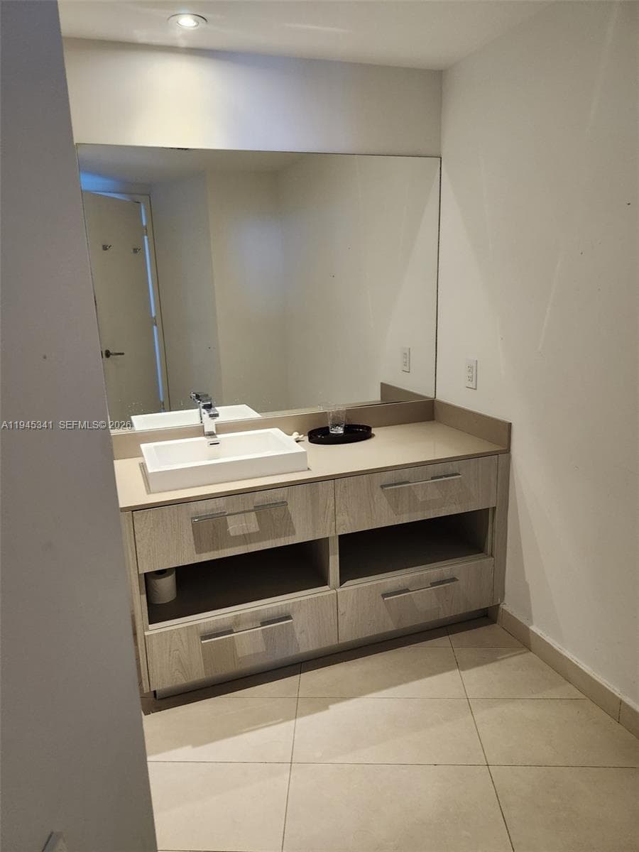 4111 Ocean Dr 3610 photo 6