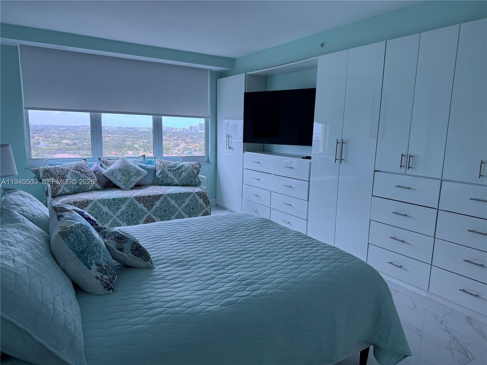 2501 Ocean Dr 1530 photo 6