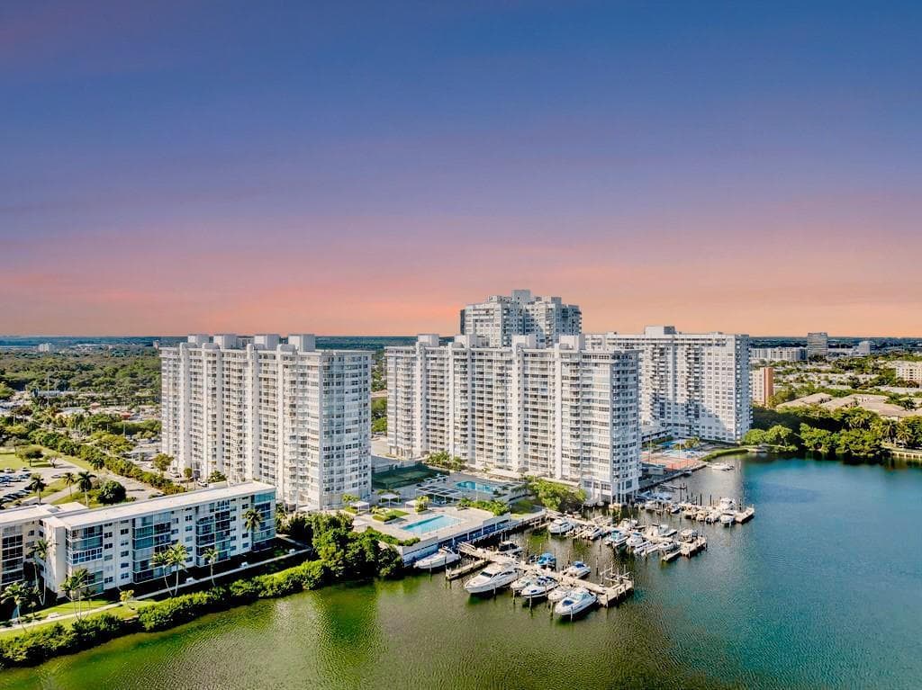 18031 Biscayne Boulevard #1104 3
