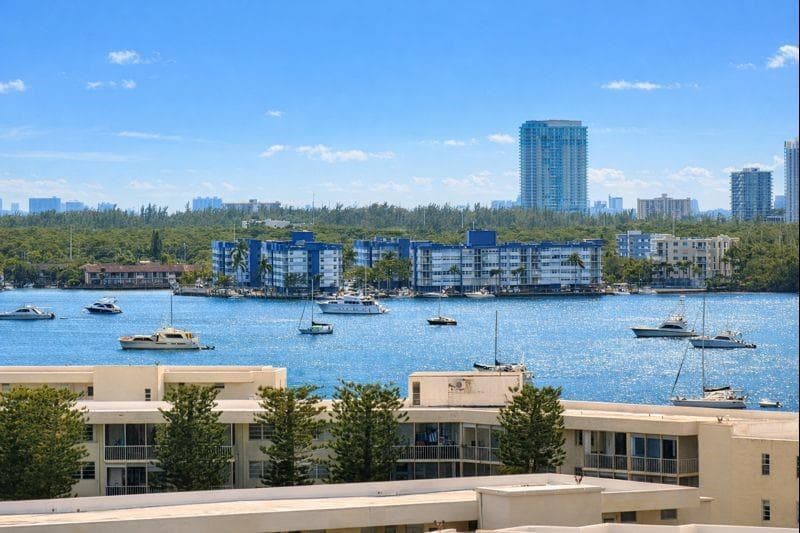 18031 Biscayne Boulevard #1104 1