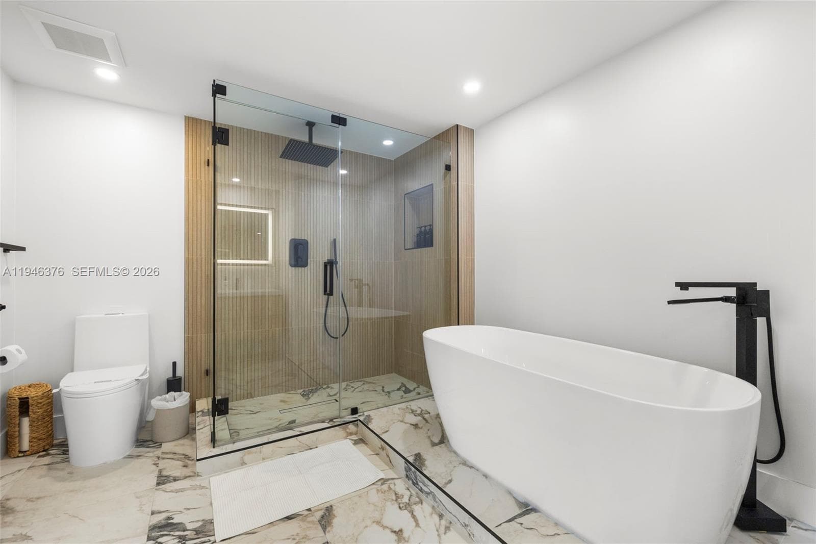 485 Brickell Ave 1804 photo 20