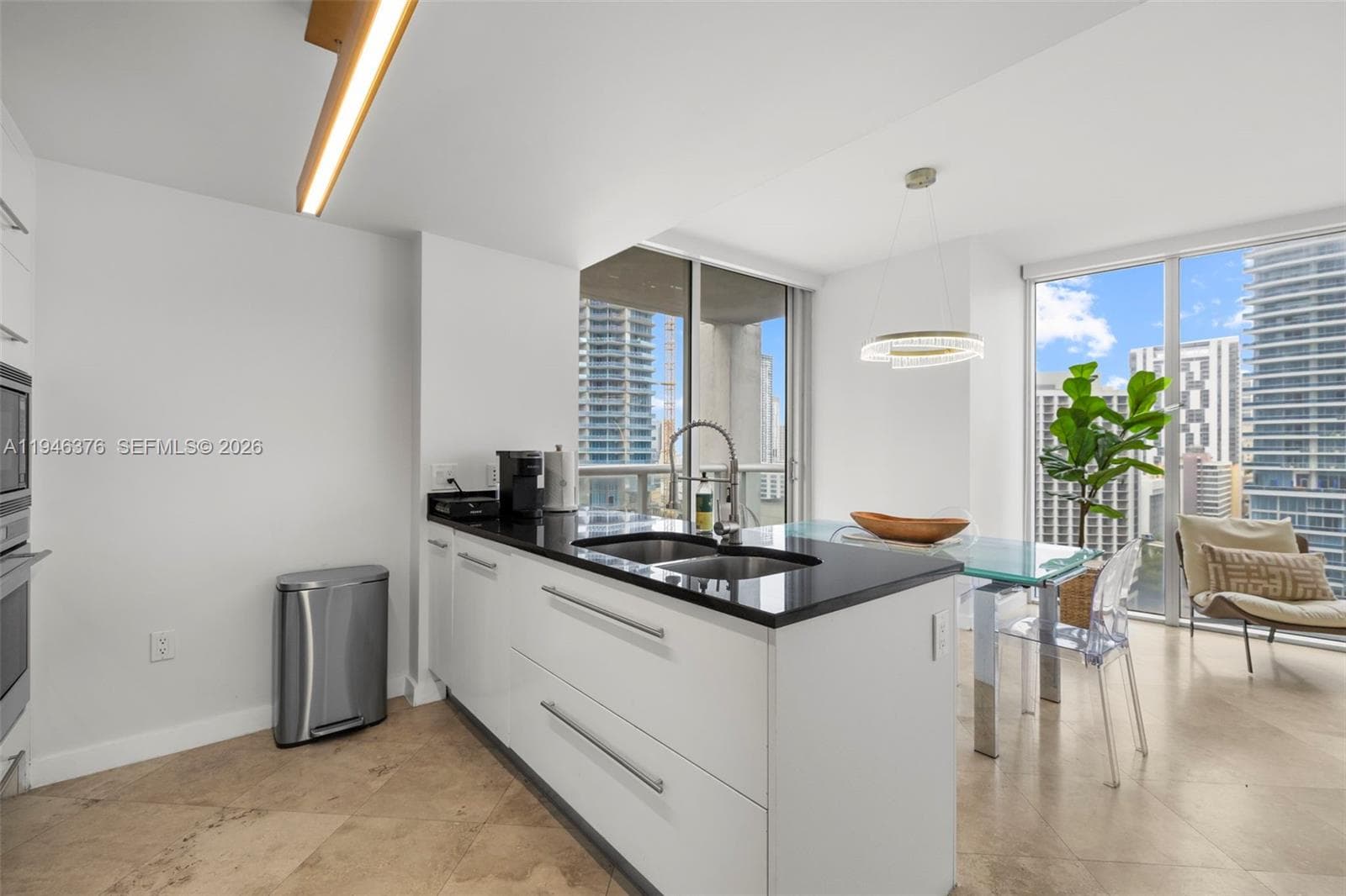 485 Brickell Ave 1804 photo 10