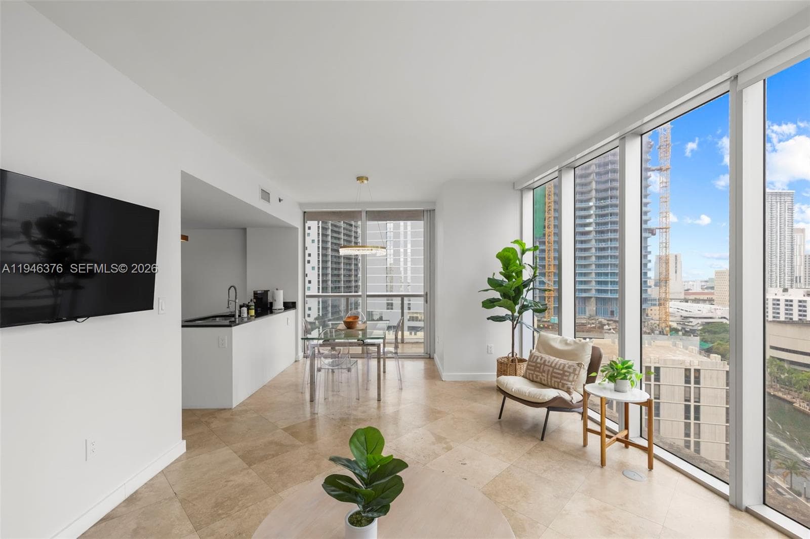 485 Brickell Ave 1804 photo 4