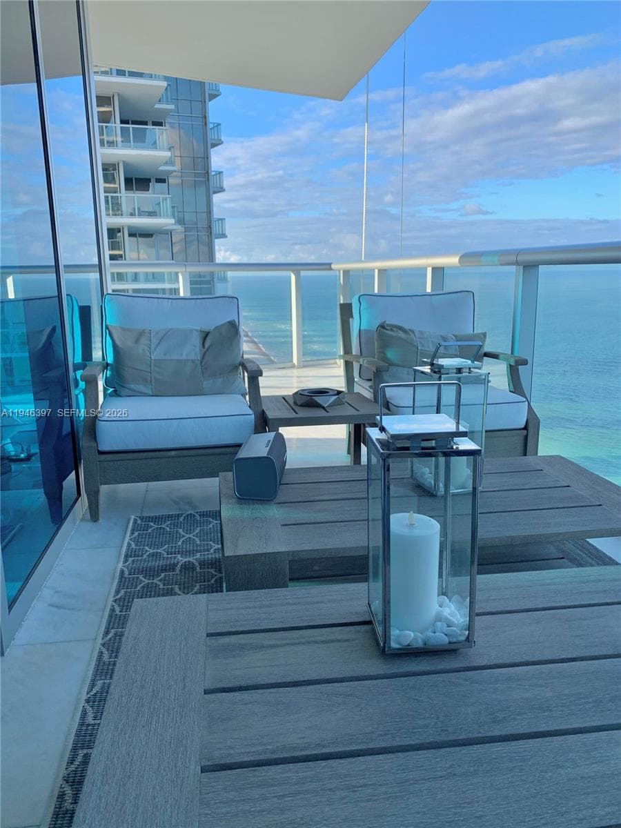 17001 Collins Ave 4