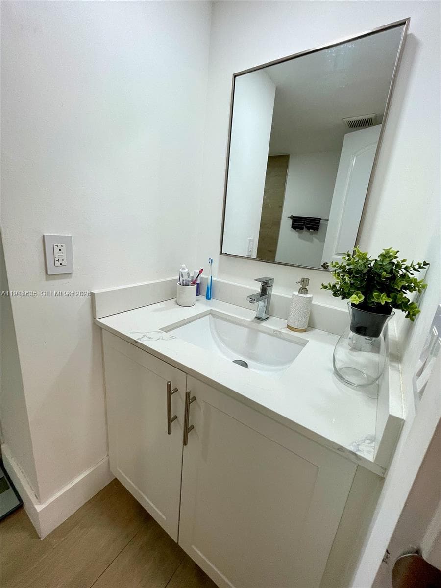 9800 W Bay Harbor Dr 404 photo 17