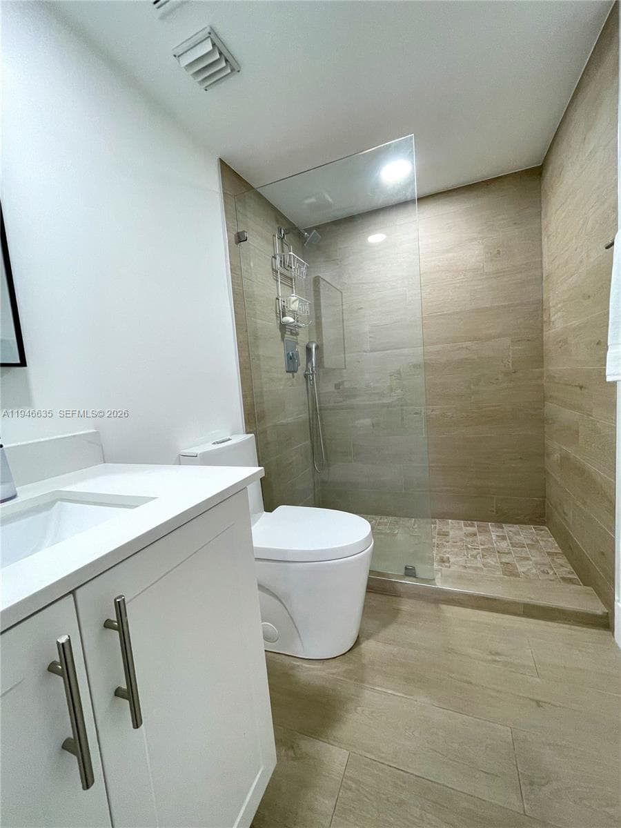 9800 W Bay Harbor Dr 404 photo 12