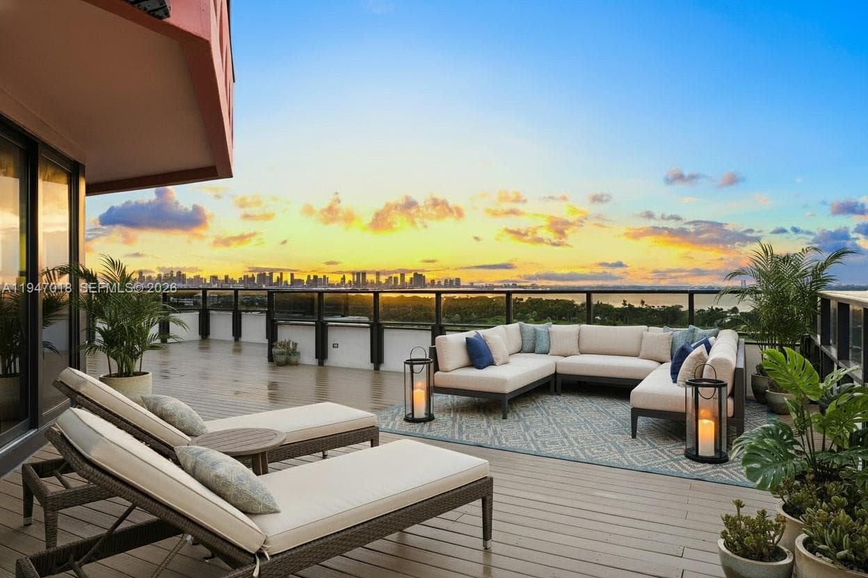 5225 Collins Ave 1