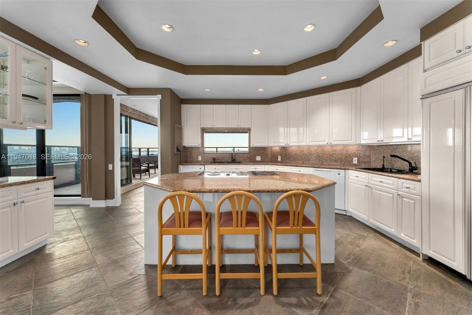 5225 Collins Ave PH8 photo 9