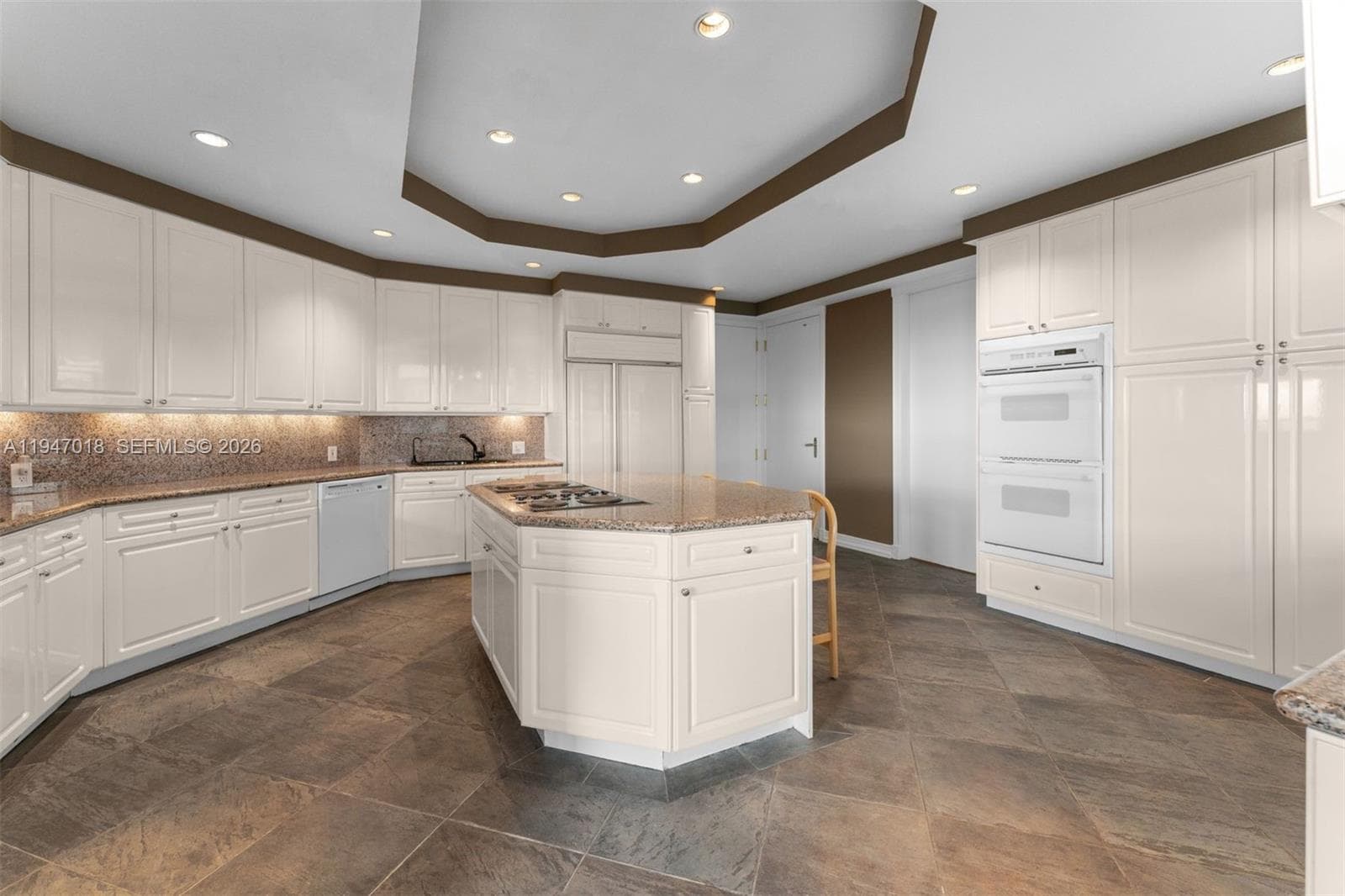 5225 Collins Ave PH8 photo 11