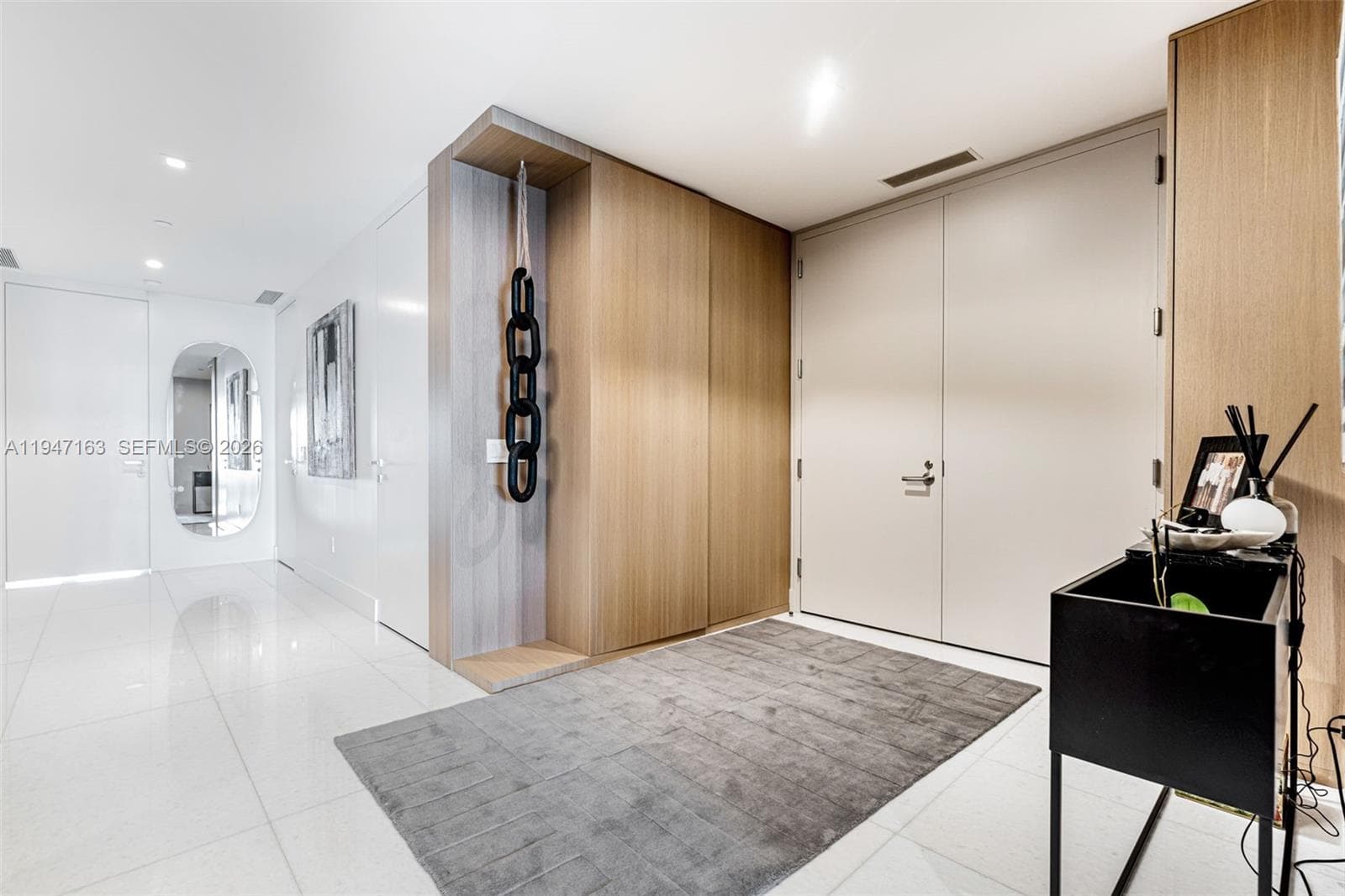 18975 Collins Ave 5