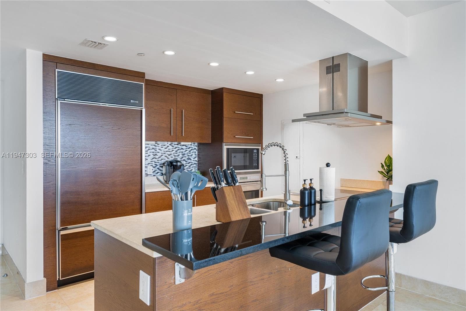 495 Brickel Ave 5705 photo 7