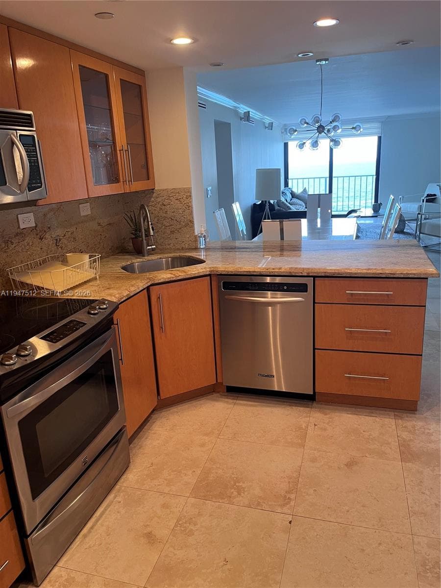 2625 Collins Ave 1407 photo 5