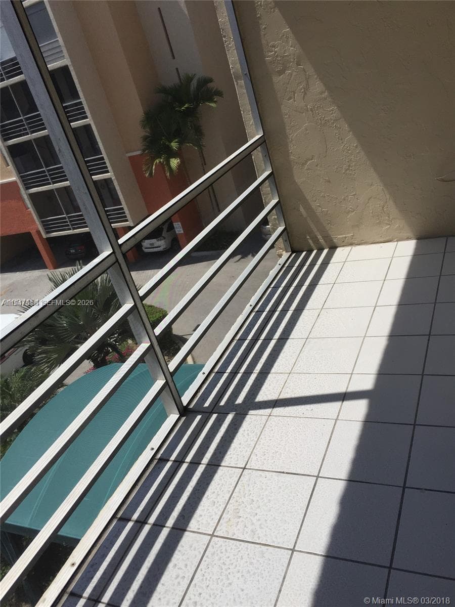 2821 N Miami Beach Blvd 4M photo 8