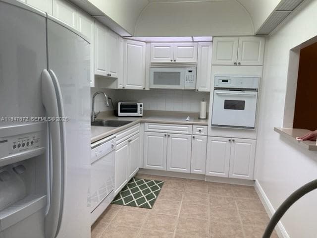 19390 Collins Ave 219 photo 2