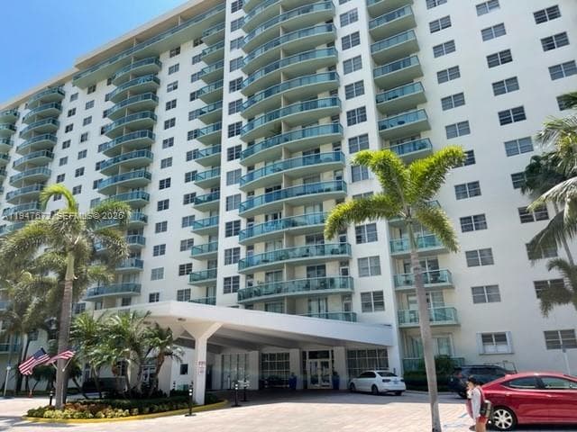 19390 Collins Ave 219 photo 6