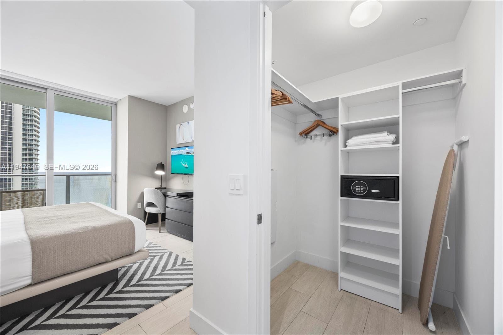 4010 Ocean Dr R2307 photo 18