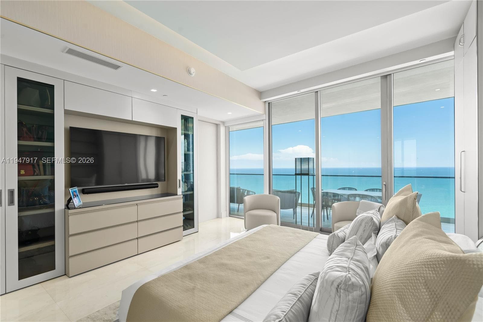 18975 Collins Ave 2