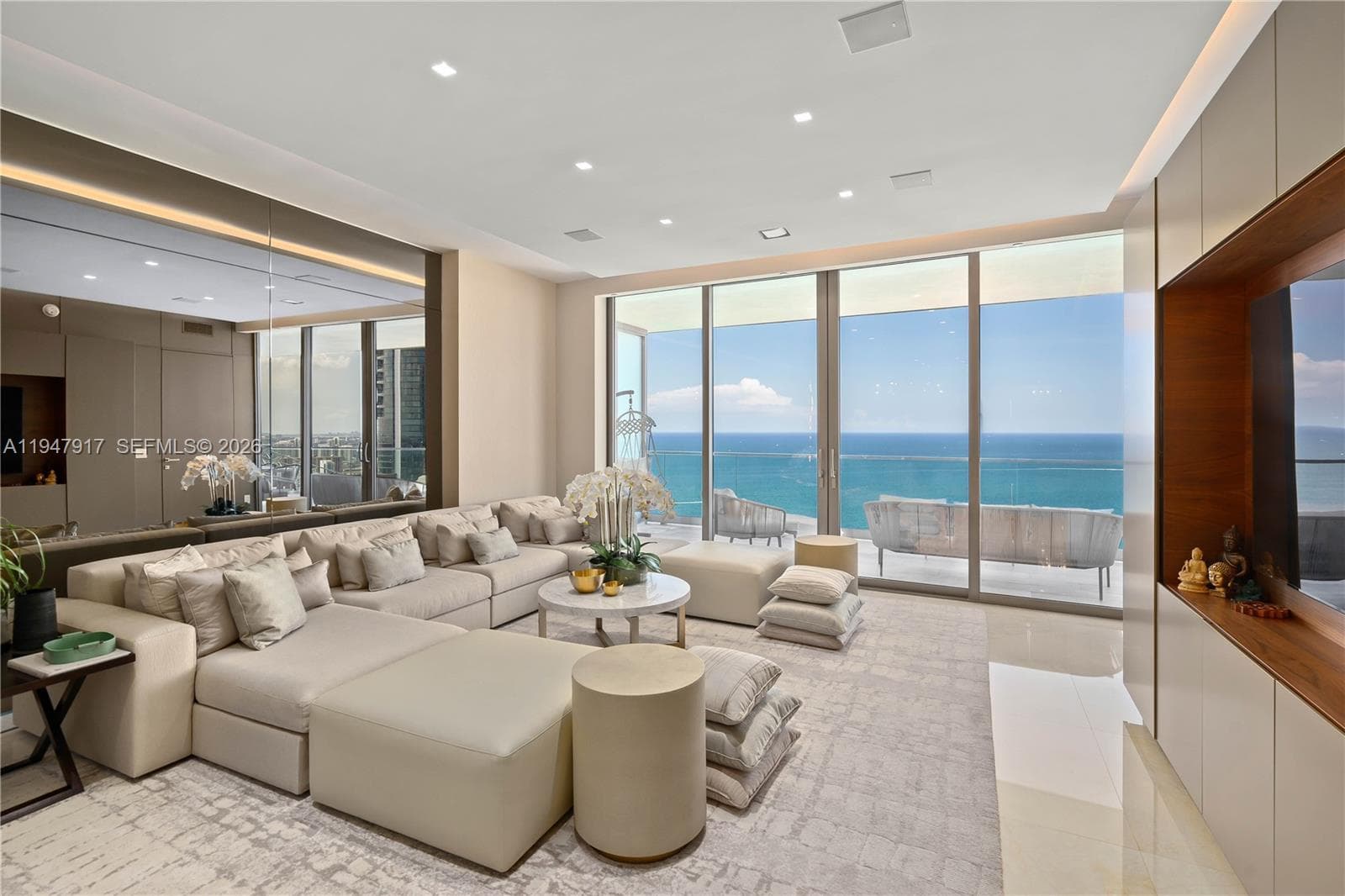 18975 Collins Ave 1