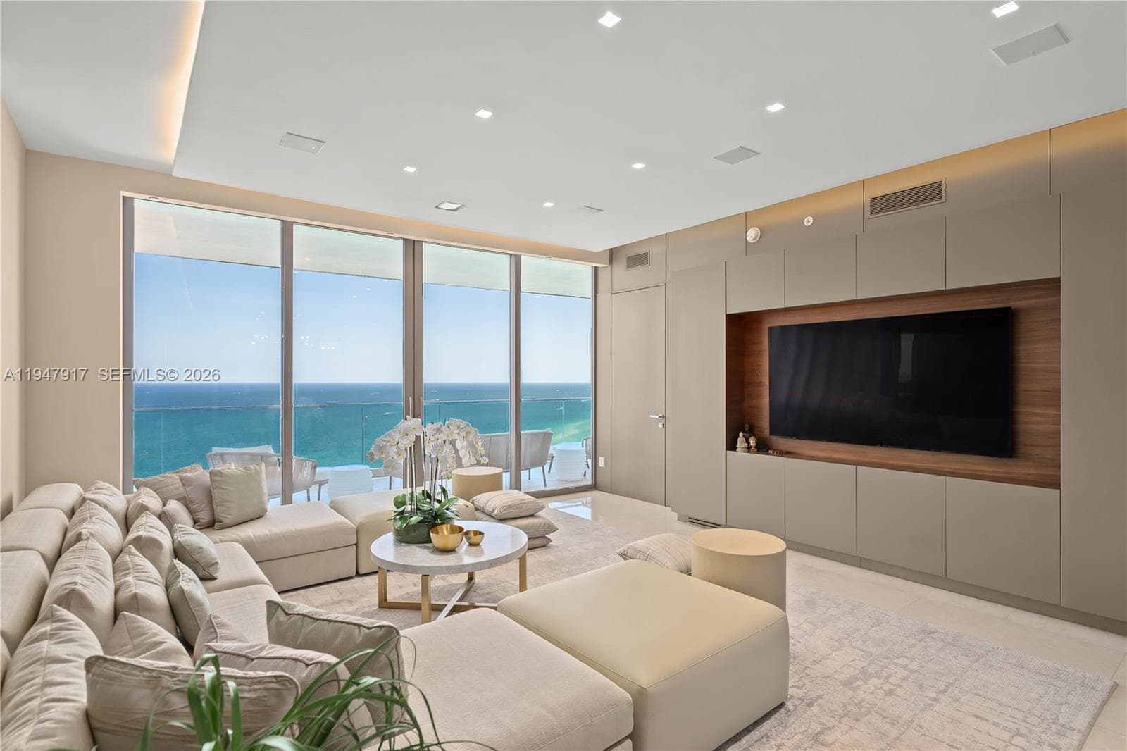 18975 Collins Ave 4