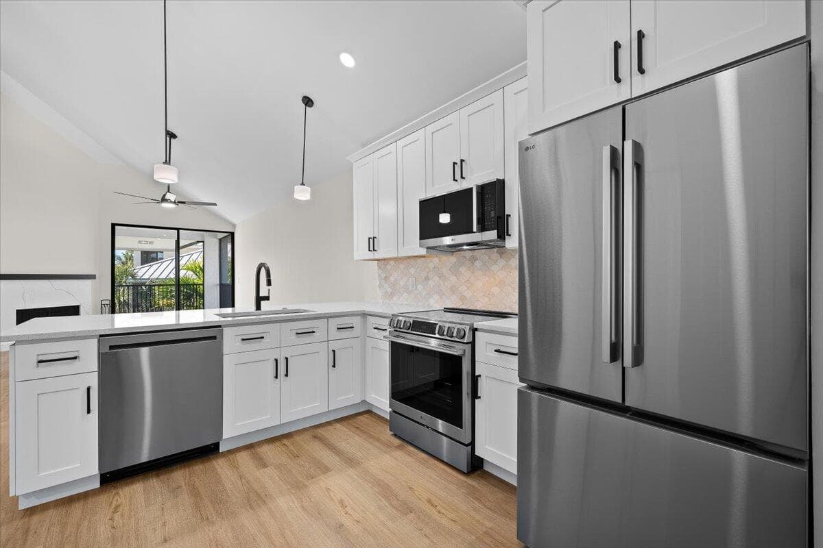 144 Bay Colony Drive N #Penthouse 4