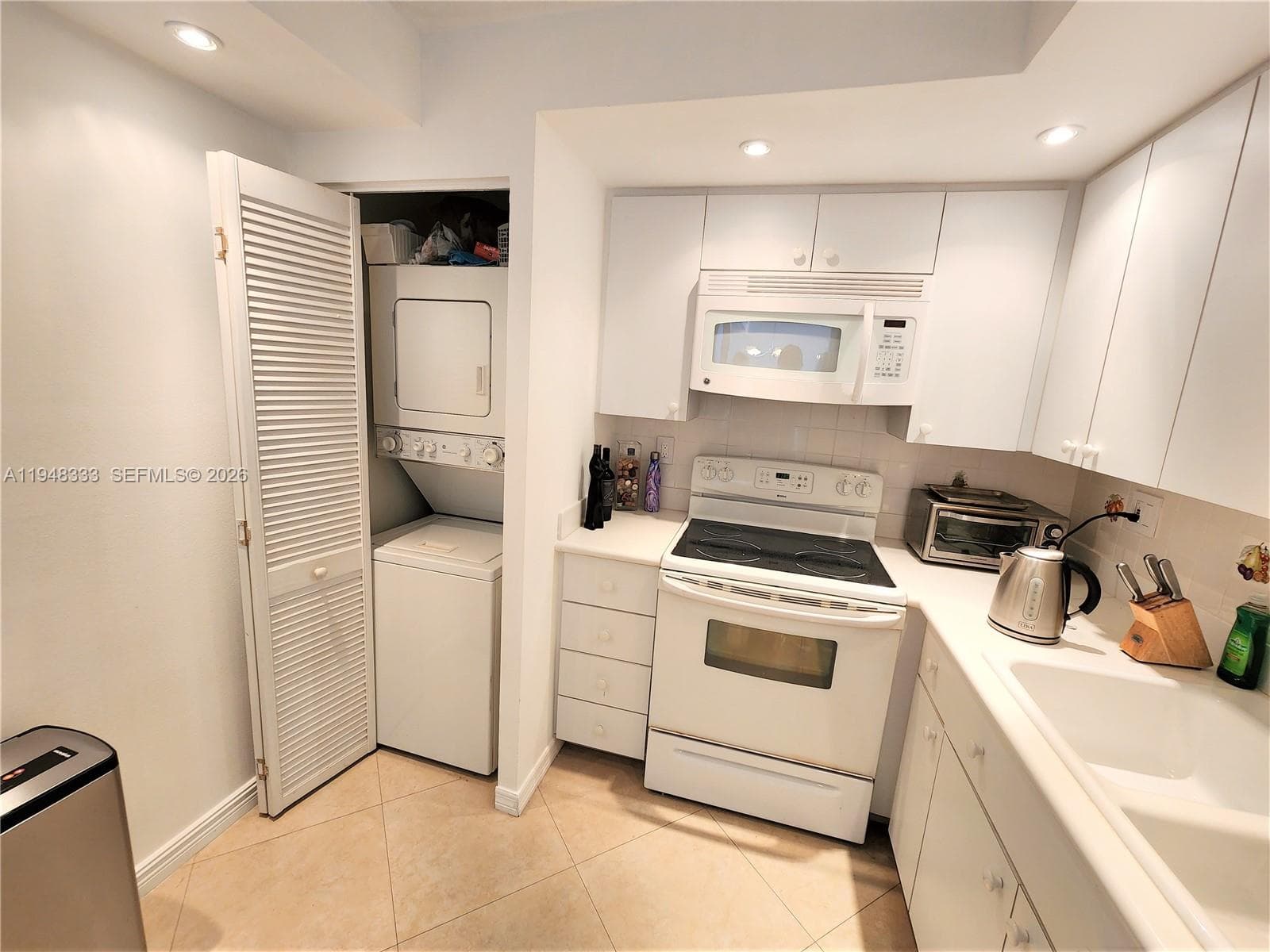 290 174th St 1607 photo 4
