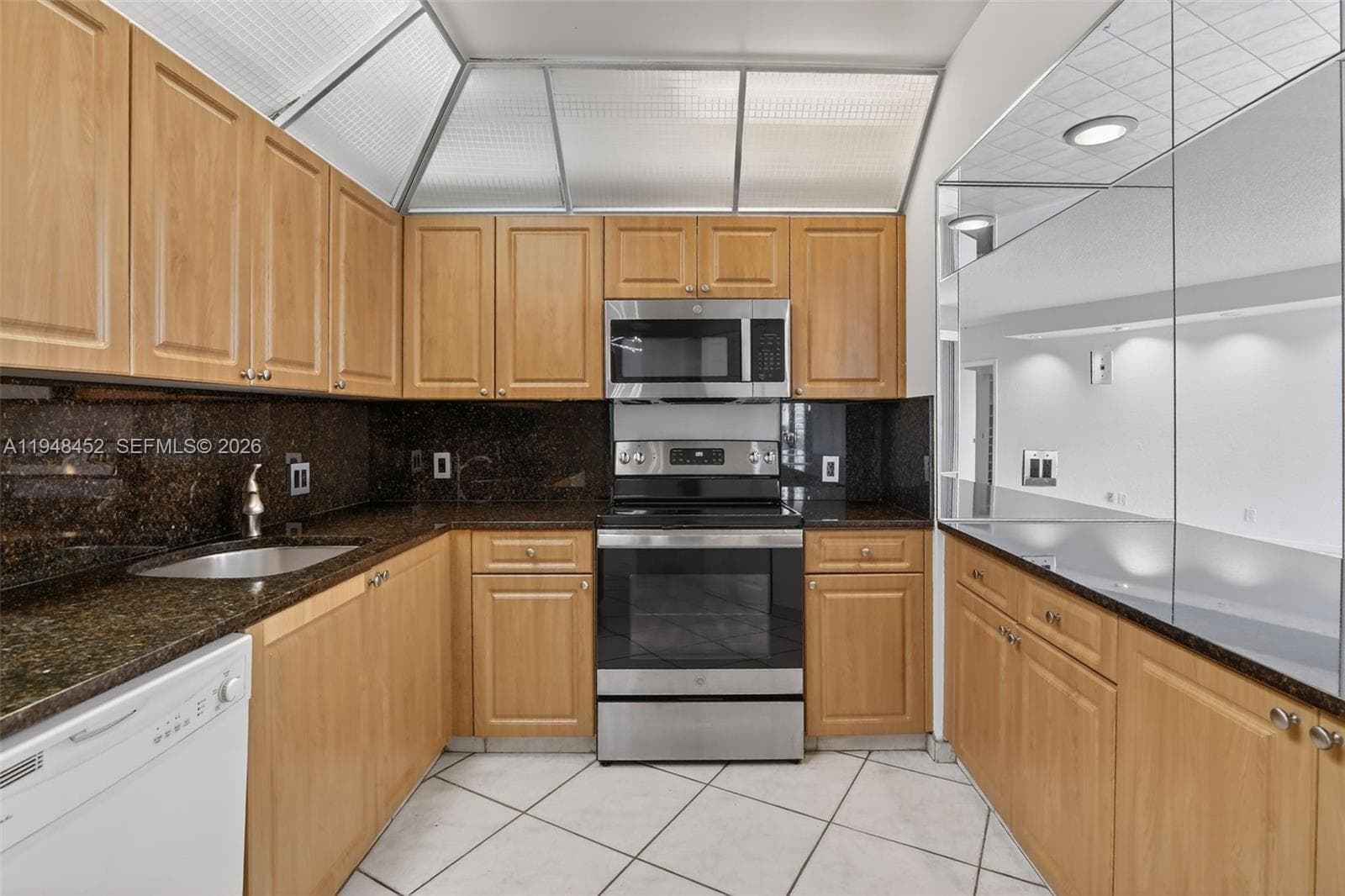20281 E Country Club Dr 405 photo 12