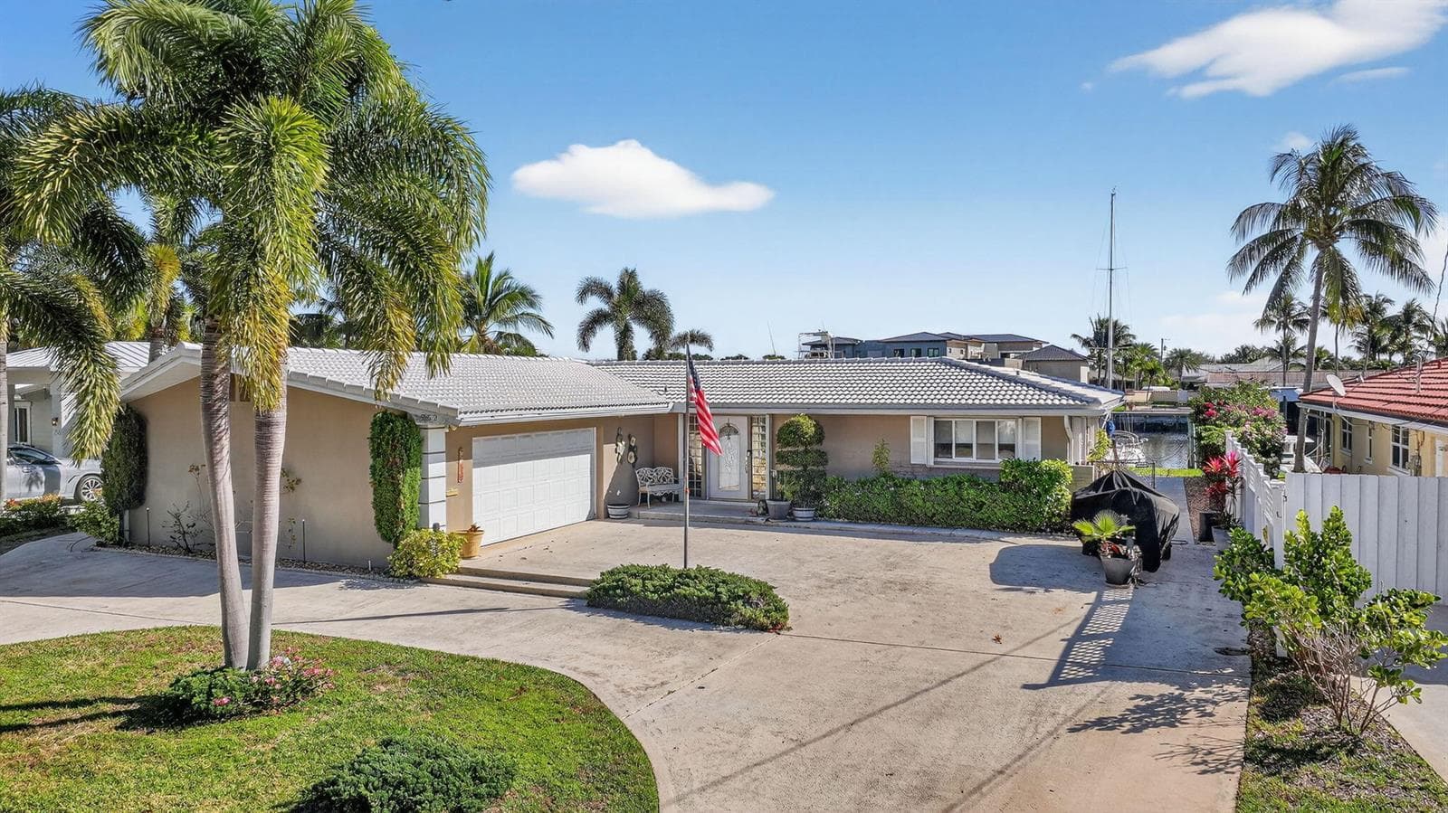752 Lagoon Drive 2