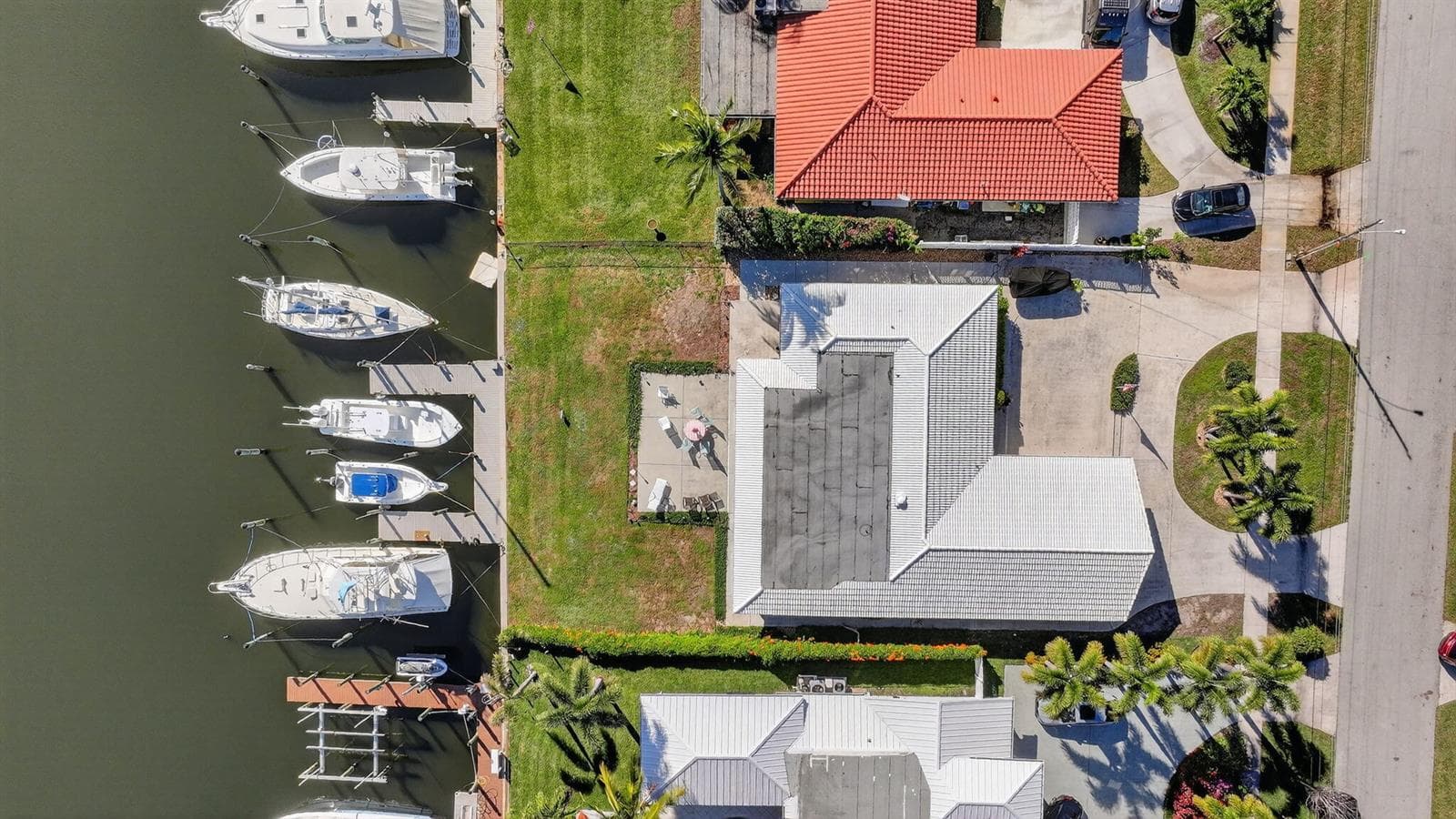 752 Lagoon Drive 1
