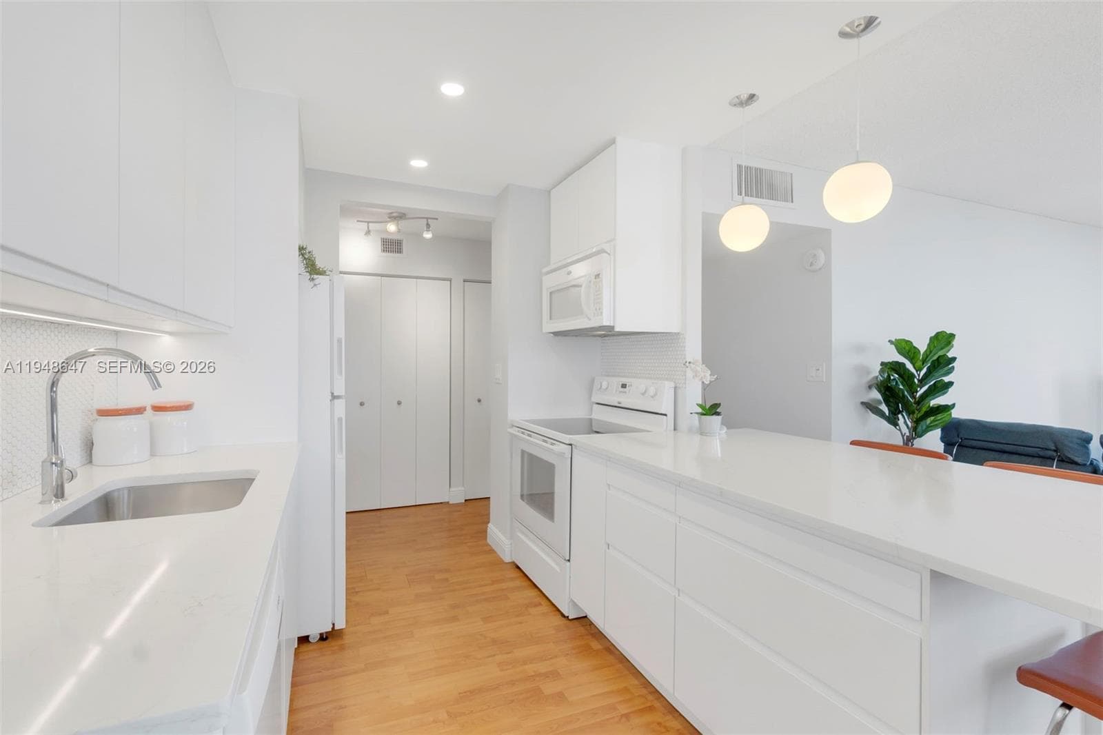 2121 Ocean Blvd 902W photo 7