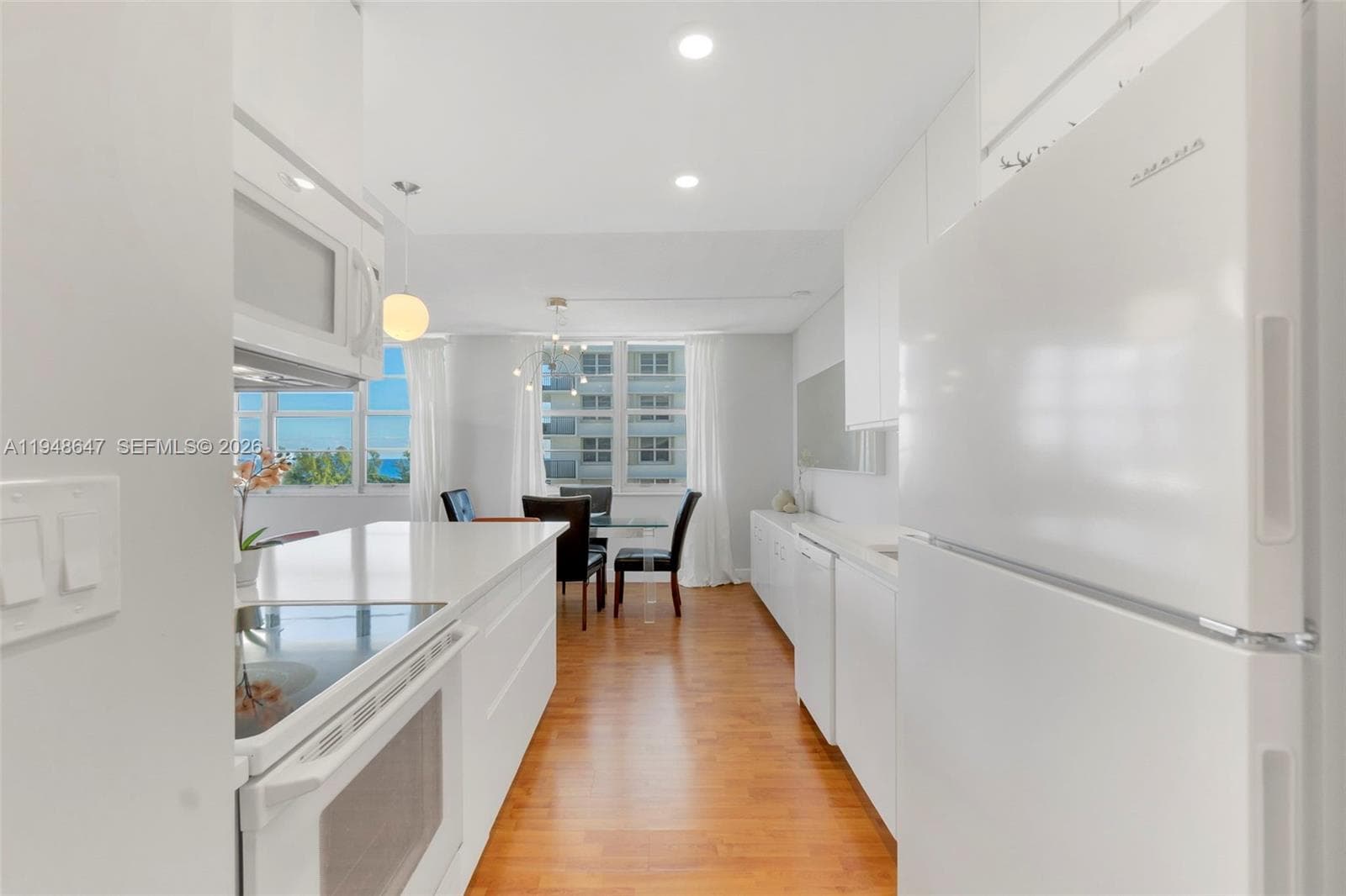 2121 Ocean Blvd 902W photo 9