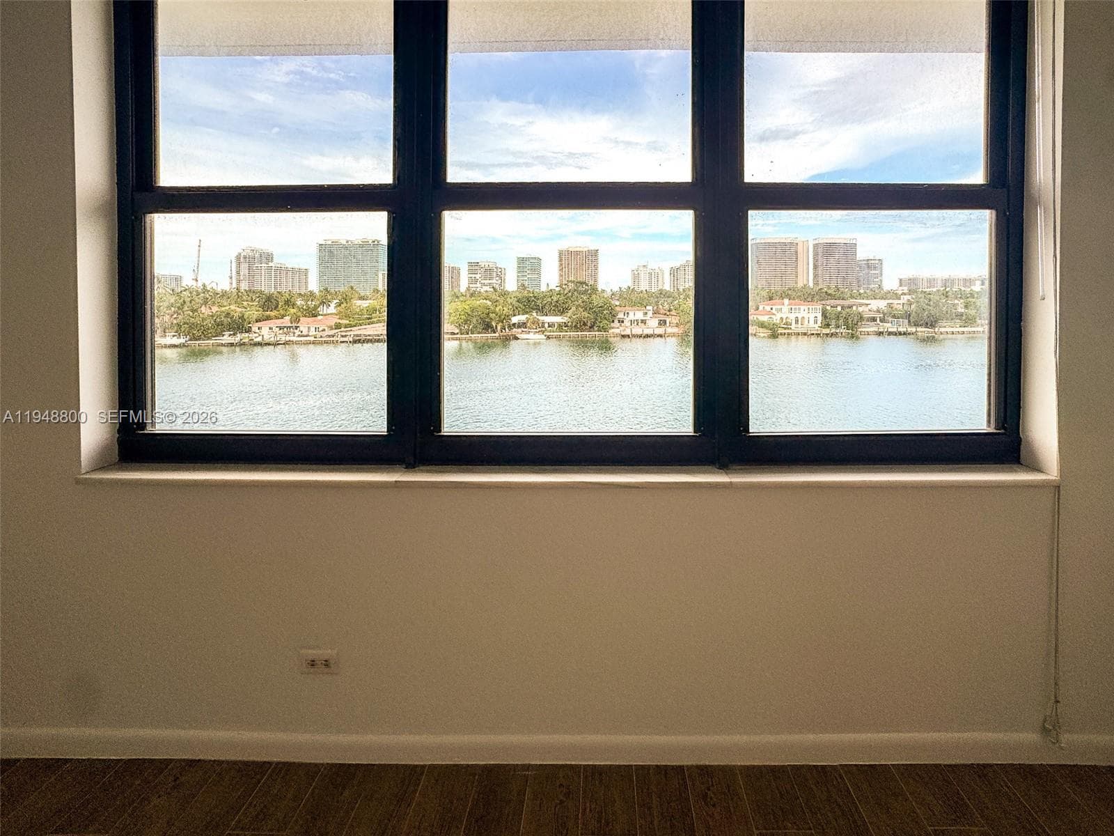 10101 E Bay Harbor Dr 504 photo 9