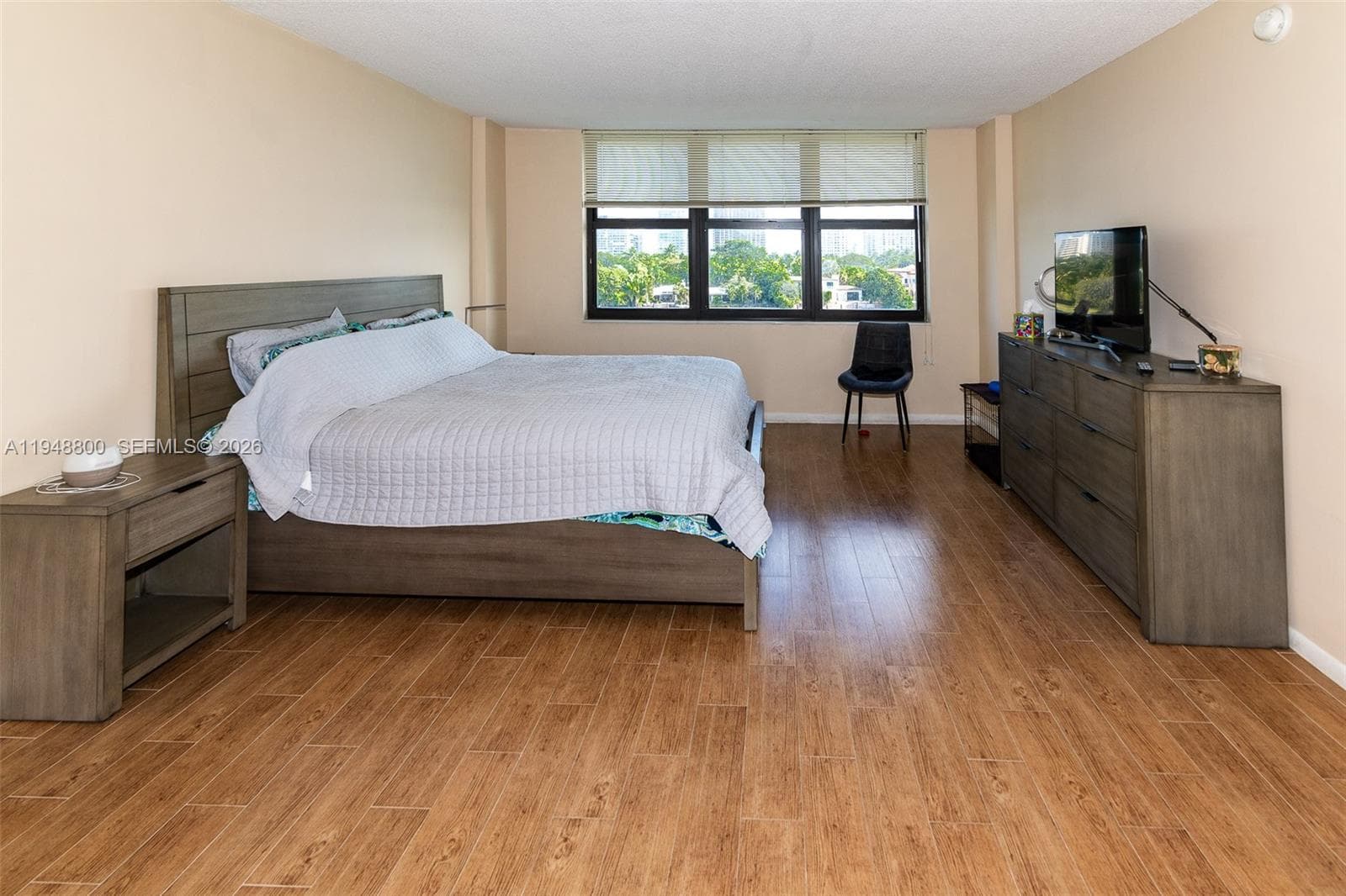 10101 E Bay Harbor Dr 504 photo 8