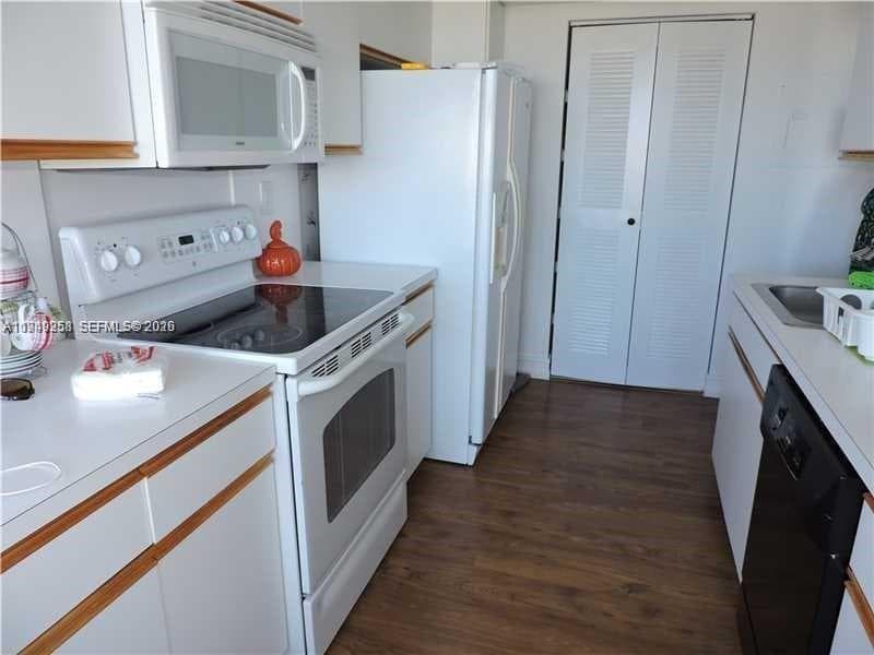 3400 NE 192nd St 609 photo 4