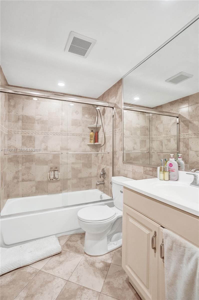 401 Golden Isles Dr 302 photo 20