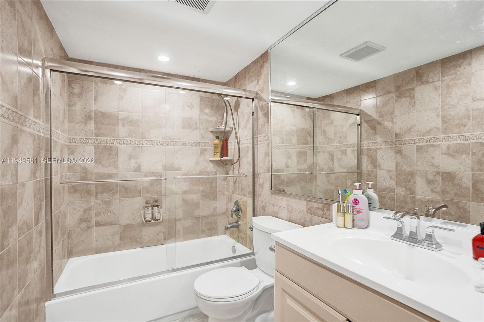 401 Golden Isles Dr 302 photo 19