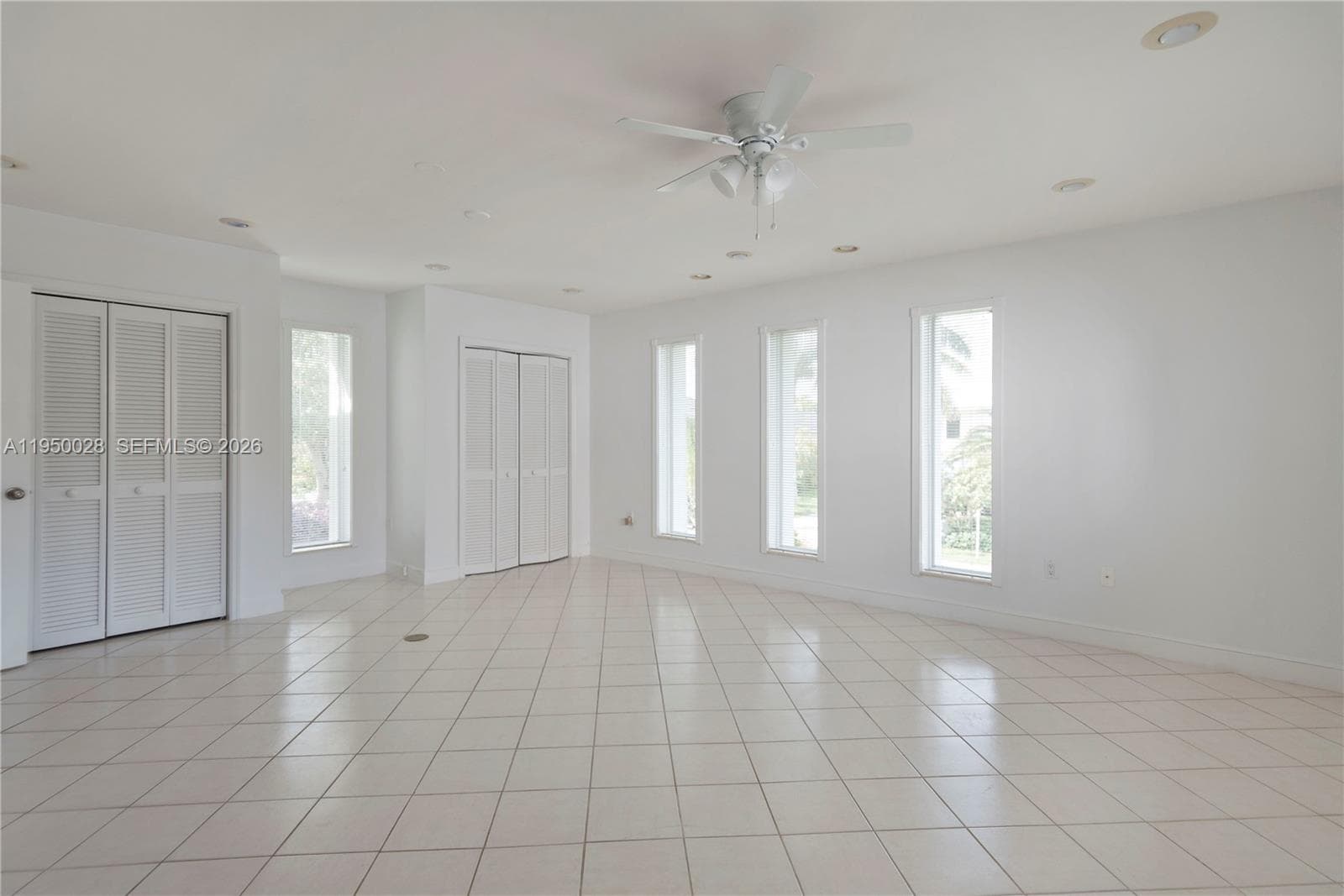 13005 Zambrana St photo 8