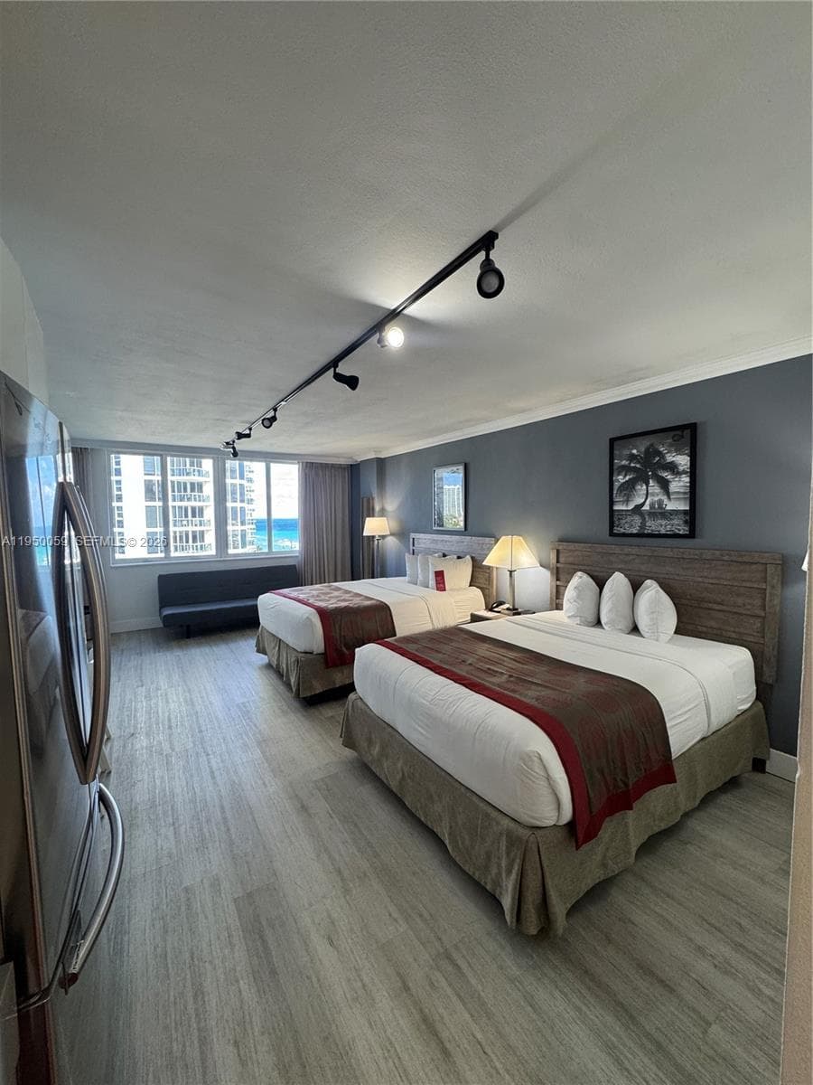 19201 Collins Ave 1018 photo 4
