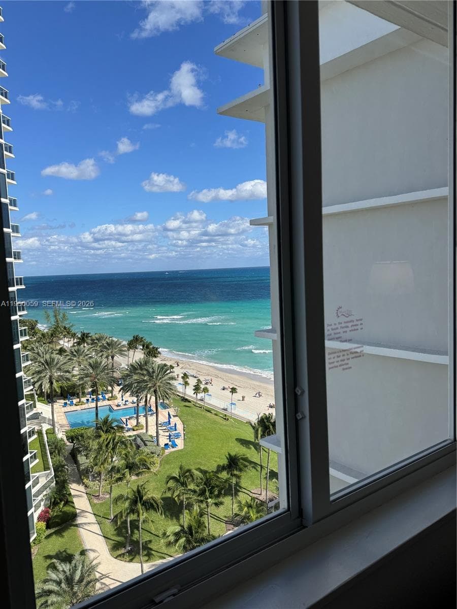 19201 Collins Ave 1018 photo 8