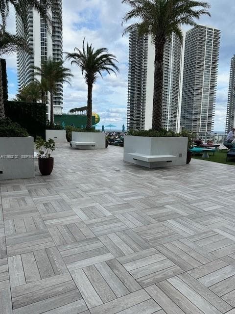 4010 Ocean Dr 5